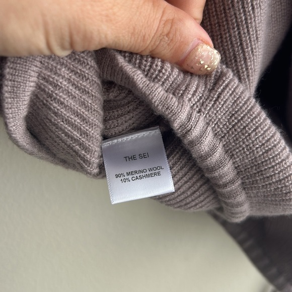 Lavender Women's Sweater - Picture 5 of 6